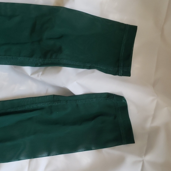 ALO Yoga Motion Leggings - Picture 7 of 12